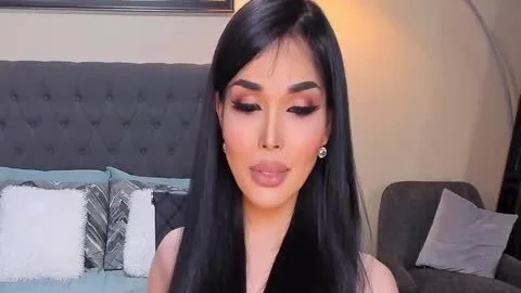 Beautifull tranny Smoke With cam