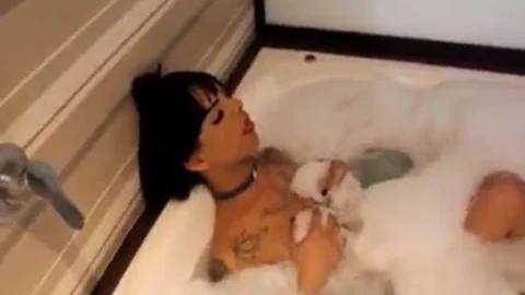 Dentro Da Hidromassagem A Gente Também Faz Amor (COMPLETO NO RED)