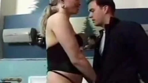 Sthowdys chabmale pokels man In Public Place