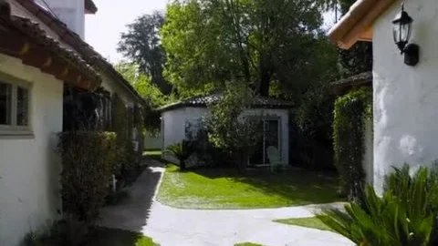 Khloe Kay And Ella Hollywood In delicious threesome