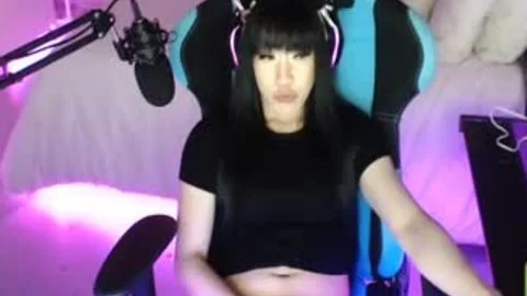 So Many Messy cum Squirts From pretty Pinay shemale