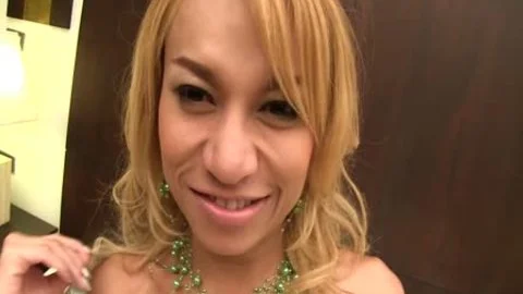 Candy Is A wicked blonde engulfing shlong