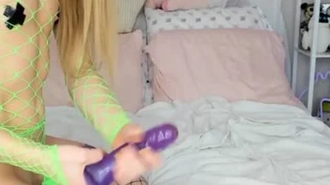 Rachel Nova Plays Her favourite dildo And Cums