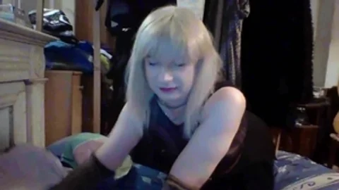 wonderful Transvestite On Pause