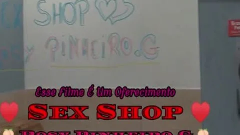 Rosy Pinheiro E Sófia Milena Fazendo Chamada De Vídeo Para Um Gringo.