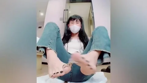 CDboykka Foot floozy suck love juice Off Her Toes