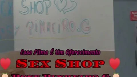Rosy Pinheiro E Sófia Milena Fazendo Chamada De Vídeo Para Um Gringo.